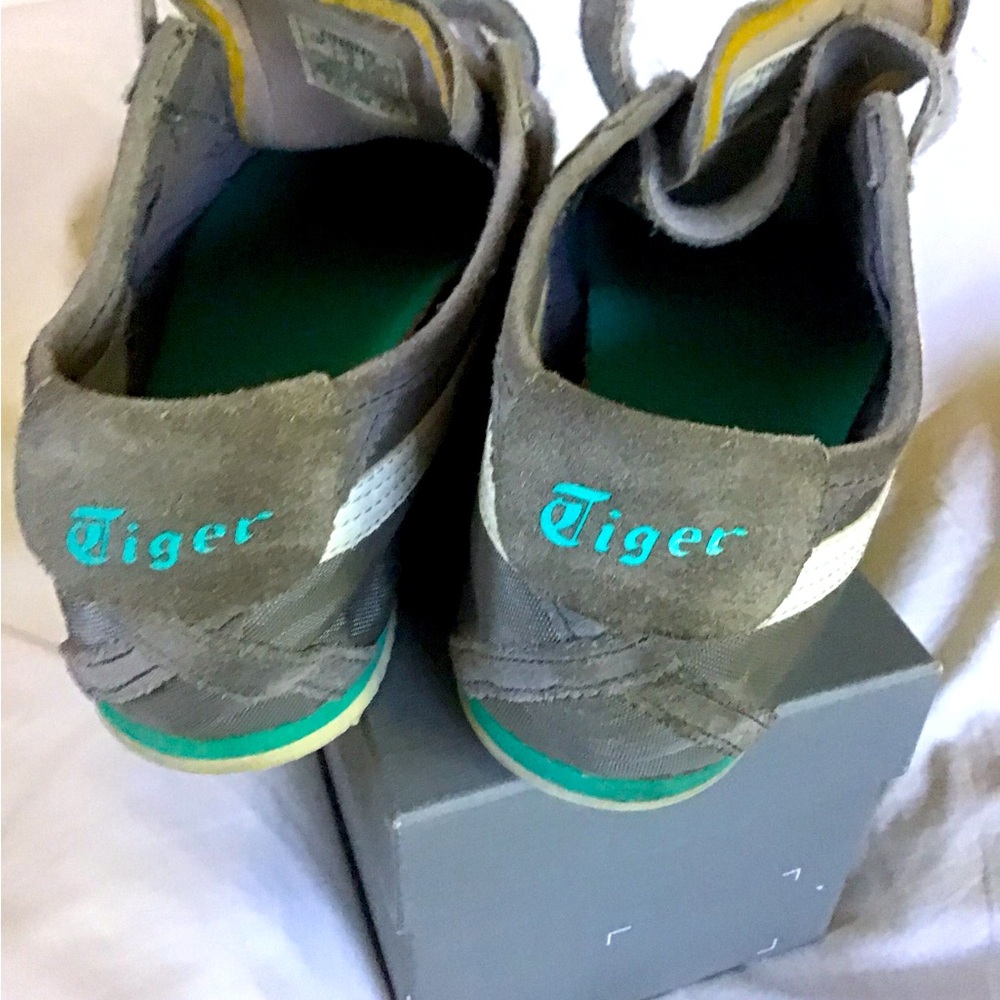 Onitsuka Tiger HN8N5 Sneakers in Grey & White, Women’s Size 9